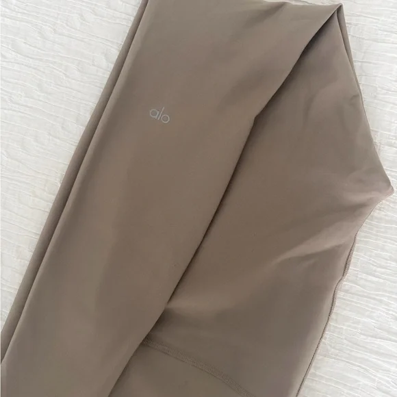 ALO Yoga Taupe Leggings - Picture 3 of 3